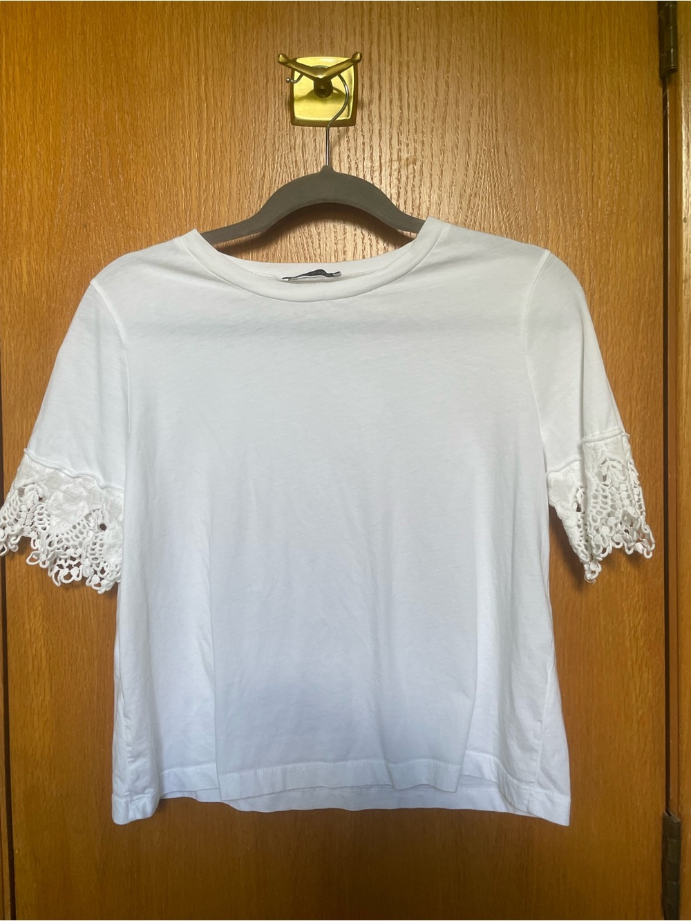 Zara Women’s White Crochet Sleeve Tee, size M